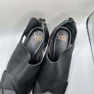 SANDALS, FLAT,  BLACK LEATHER, SIZE 9